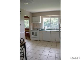 1052 Briarhurst Dr, Ballwin, MO 63021 photo 3