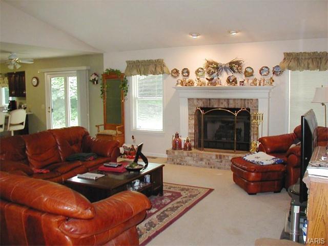 725 Loretta Dr, O'fallon, MO 63366 photo 5
