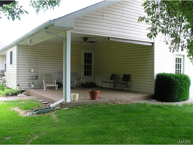 725 Loretta Dr, O'fallon, MO 63366 photo 3