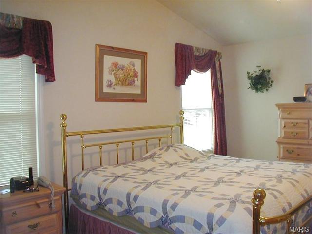 725 Loretta Dr, O'fallon, MO 63366 photo 9