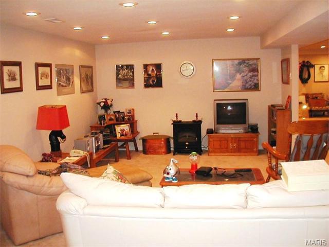 725 Loretta Dr, O'fallon, MO 63366 photo 12