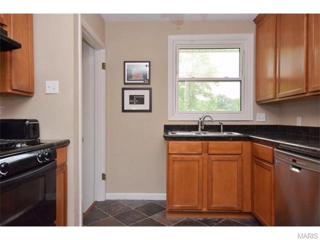 122 Ivy Ct, Ballwin, MO 63011 photo 9