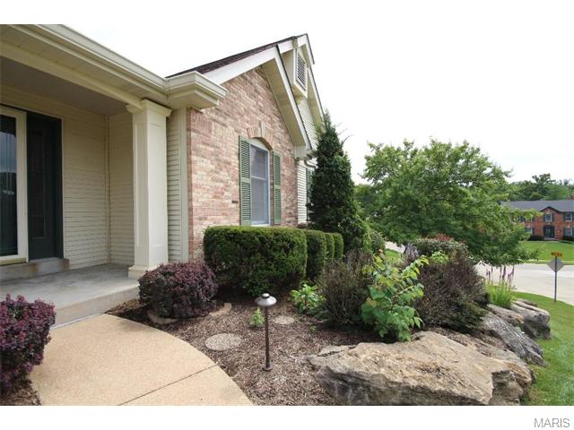 348 Redwood Forest Ct, Ballwin, MO 63021 photo 4