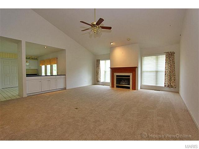 115 Lissadell Ln, Saint Charles, MO 63304 photo 2
