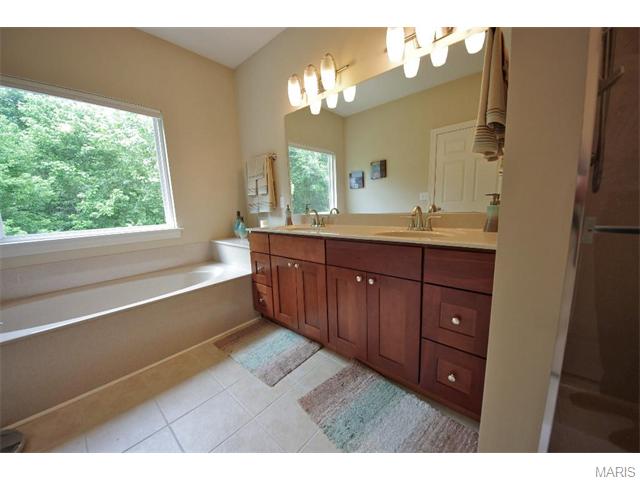 953 Summit Oaks Dr, Eureka, MO 63025 photo 12