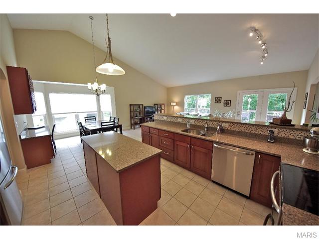 953 Summit Oaks Dr, Eureka, MO 63025 photo 3