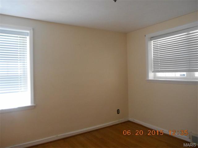 62 Greendale Dr, Saint Louis, MO 63121 photo 8