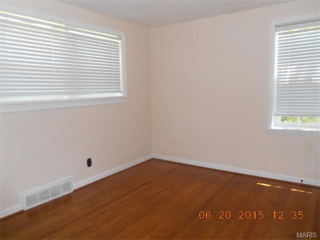 62 Greendale Dr, Saint Louis, MO 63121 photo 7