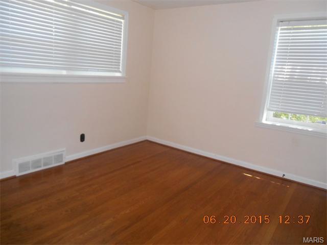 62 Greendale Dr, Saint Louis, MO 63121 photo 5