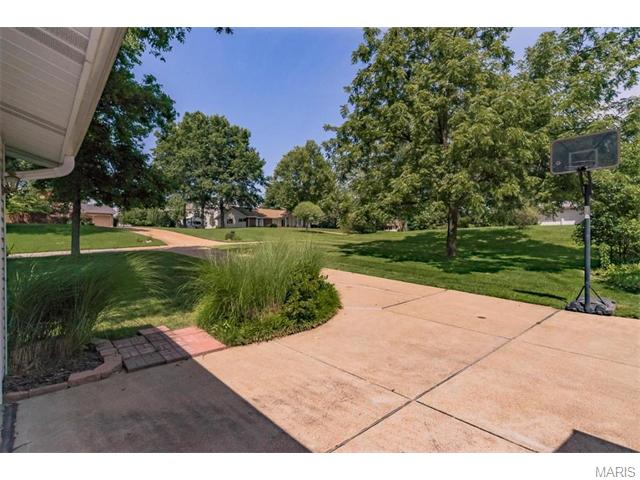 596 Fieldstone, Ballwin, MO 63011 photo 5