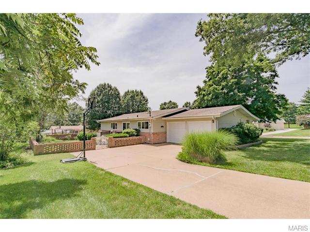 596 Fieldstone, Ballwin, MO 63011 photo 4