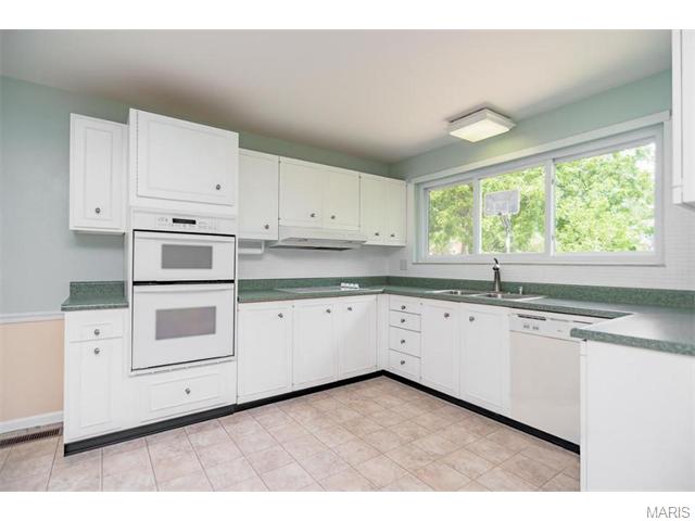 596 Fieldstone, Ballwin, MO 63011 photo 20