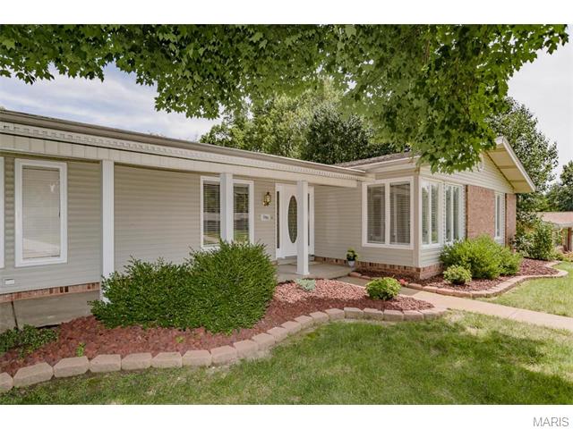 596 Fieldstone, Ballwin, MO 63011 photo 2