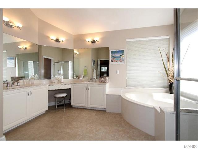 410 Gateford Dr, Ballwin, MO 63021 photo 22