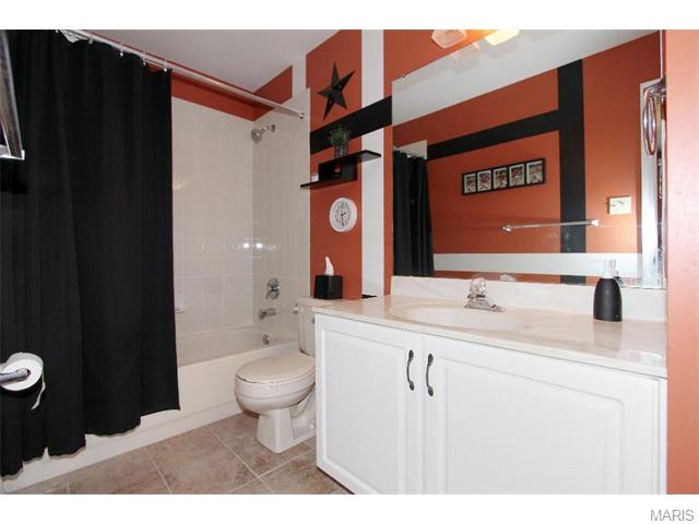 410 Gateford Dr, Ballwin, MO 63021 photo 27