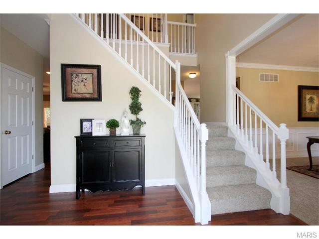 410 Gateford Dr, Ballwin, MO 63021 photo 4