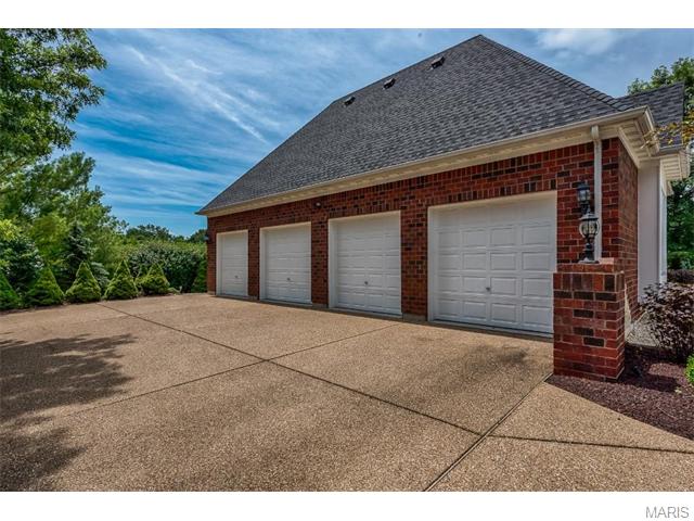 5423 Guinevere Dr, Weldon Spring, MO 63304 photo 3