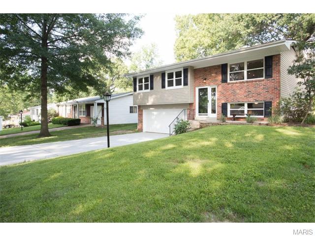 425 Fairview, Ballwin, MO 63021 photo 3