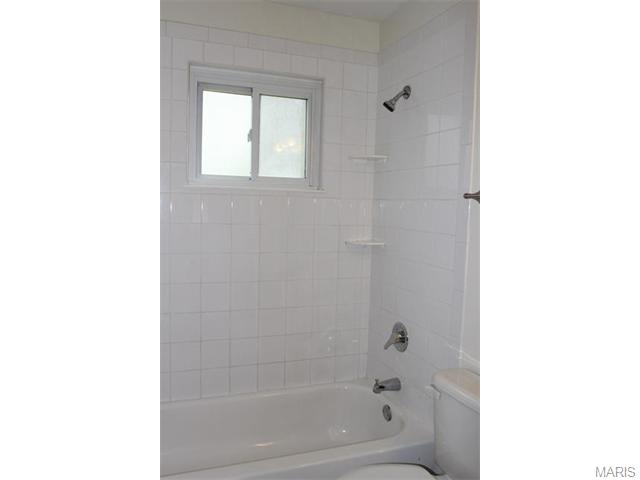 221 Ballwin Ave, Ballwin, MO 63021 photo 12