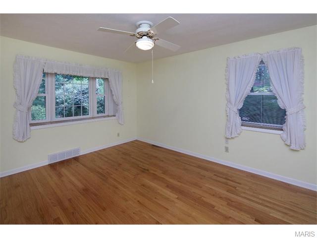 6 Terry Ln, Saint Louis, MO 63124 photo 5