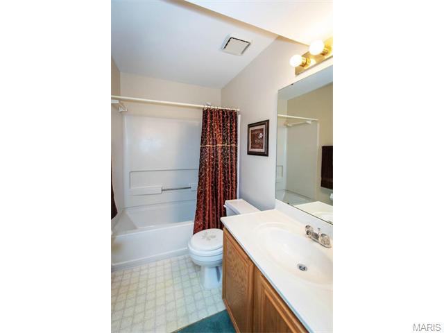 839 Woodside Trails Dr, Ballwin, MO 63021 photo 11