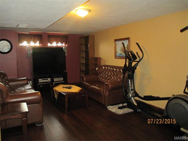714 Oak Hall Ln, Ballwin, MO 63021 photo 9