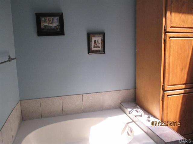714 Oak Hall Ln, Ballwin, MO 63021 photo 15