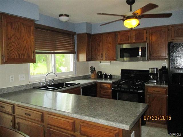 714 Oak Hall Ln, Ballwin, MO 63021 photo 2