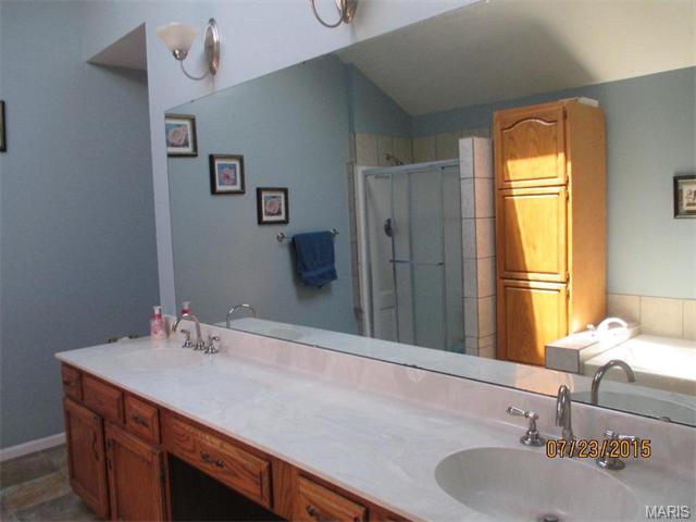 714 Oak Hall Ln, Ballwin, MO 63021 photo 13