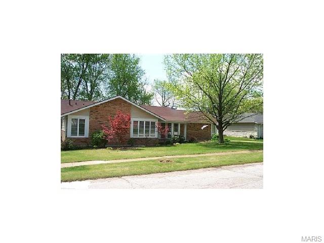 456 Graywood, Ballwin, MO 63011 photo 1