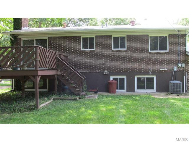 933 Barbara Ann Ln, Ellisville, MO 63021 photo 2