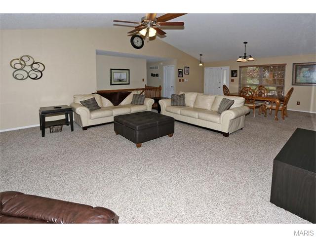 2943 Middlesburg Dr, O'fallon, MO 63368 photo 3