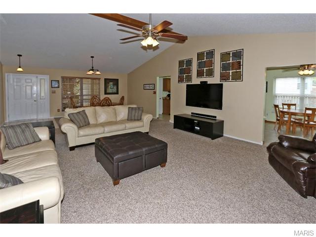 2943 Middlesburg Dr, O'fallon, MO 63368 photo 4