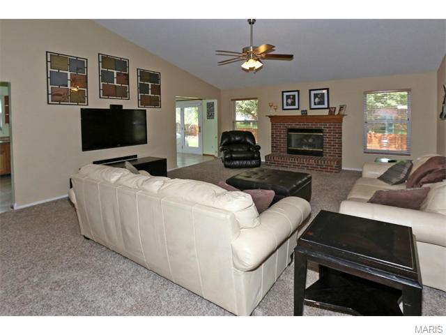 2943 Middlesburg Dr, O'fallon, MO 63368 photo 5