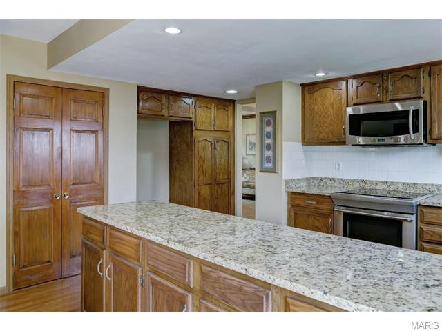 757 Strafford Ridge Dr, Ballwin, MO 63021 photo 11