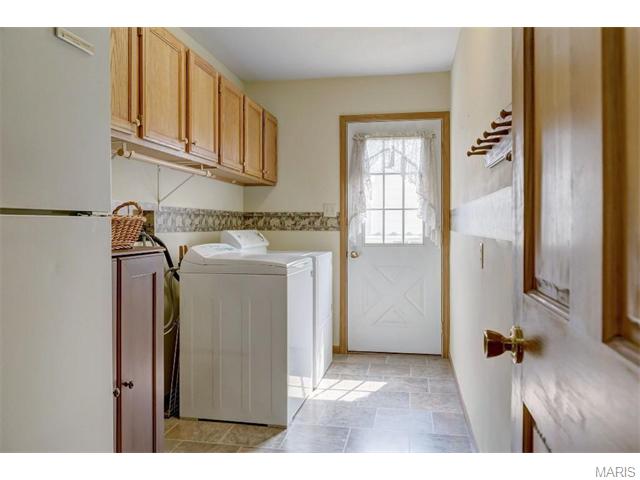 757 Strafford Ridge Dr, Ballwin, MO 63021 photo 16