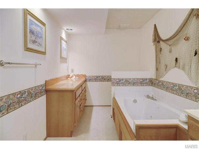 757 Strafford Ridge Dr, Ballwin, MO 63021 photo 32