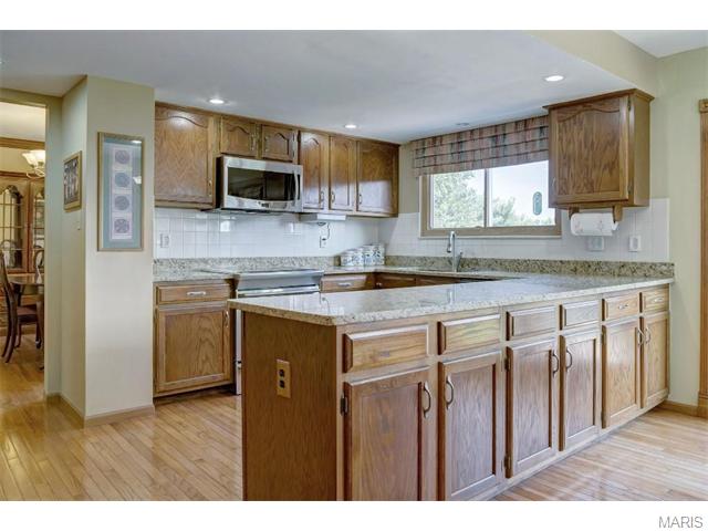 757 Strafford Ridge Dr, Ballwin, MO 63021 photo 10