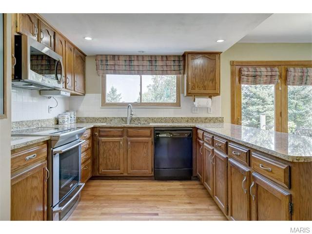 757 Strafford Ridge Dr, Ballwin, MO 63021 photo 9