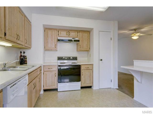 712 Windy Rdg, Ballwin, MO 63021 photo 3