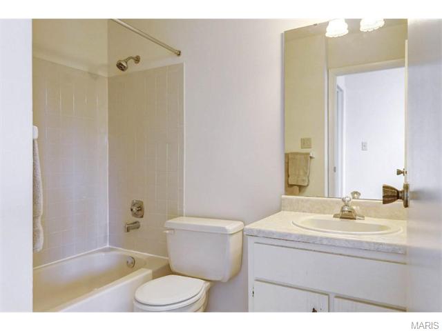 712 Windy Rdg, Ballwin, MO 63021 photo 11