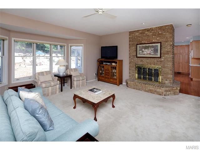 472 Redwood Forest Dr, Ballwin, MO 63021 photo 4
