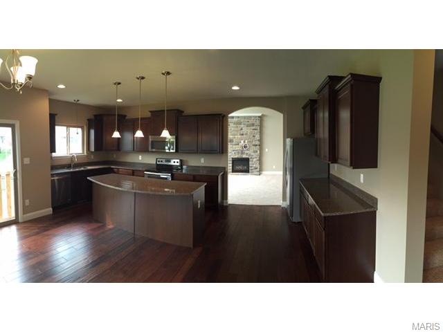 404 Lighthouse Pointe Dr, O'fallon, MO 63368 photo 2