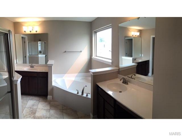 404 Lighthouse Pointe Dr, O'fallon, MO 63368 photo 9