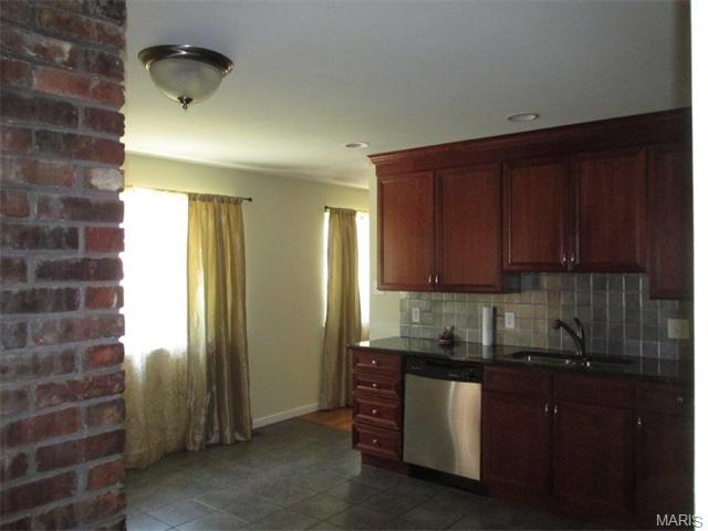 2 Chevington Ct, Ballwin, MO 63011 photo 8