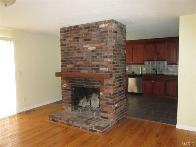 2 Chevington Ct, Ballwin, MO 63011 photo 5