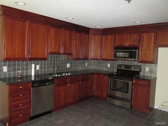 2 Chevington Ct, Ballwin, MO 63011 photo 7