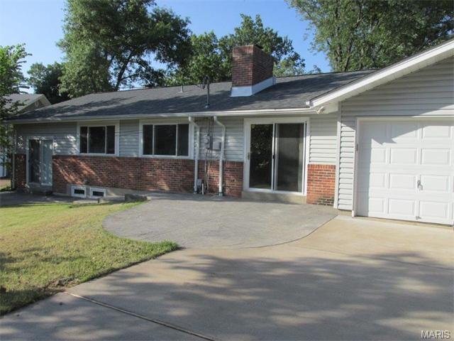 2 Chevington Ct, Ballwin, MO 63011 photo 4