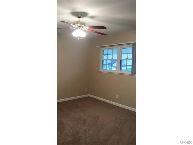 404 Saint John Dr, O'fallon, MO 63366 photo 4