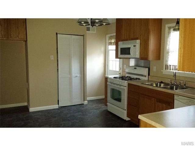 404 Saint John Dr, O'fallon, MO 63366 photo 7